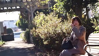 爽やか美人妻がキスや愛撫でとろける表情になり手マンで感度高まり喘ぐ