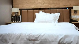Amateur couple on real hidden cam