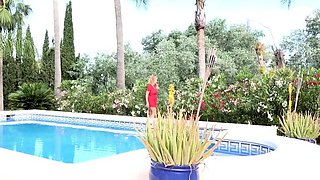 Milf Molly Gets Lost On Vacation and Ends Up Fucked &