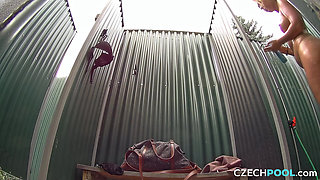 Czech Pool 43: Super-cute Shower Dancer