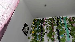 Big boob brunette masturbates on webcam