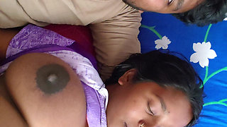 Pregnancy Mein Bhabhi Ki Boobs Mein Bahot Khujli Ho Rahi Thi Unke Pati Ne Boobs Chatkar Unki Khujli Mitai - Desi Dehati Bhabhi B