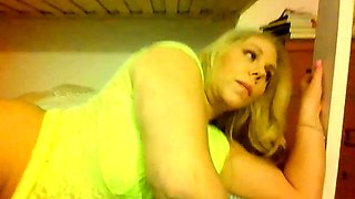 Awesome Big Boobs Blonde Masturbates In The Shower