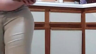 Buttcrack reveal unloading dishwasher