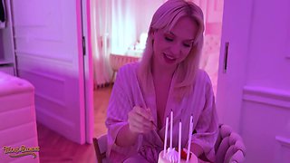 Blondes Greta Foss & Vera Jarw Shares Mr. Texas's Thick Cock