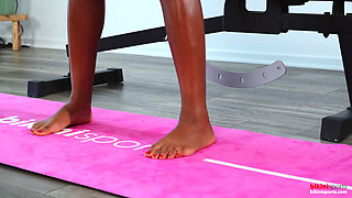 Ebony Beauty Twerks Her Booty Naked at the Gym