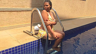 Rich Woman Masturbate in Her Swimming Pool