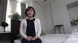 Embm-044 A Total Amateur Wife Who Applied For This Video: Natsuo Ichikawa, A Married Woman Who Has Never Shown Her Husband A Face, Moans With A Big Dick, And Begs For Creampie Sex