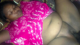 My pados ki bhabhi ko bed per leta kar chudai ki hardcore fouking sex
