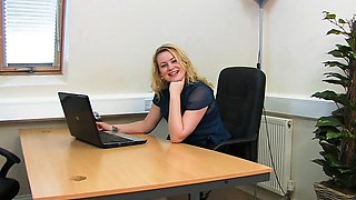 Blonde solo jerking off