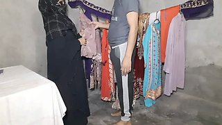 Customer and shop owner sex, kapdon ki dukan me chudai, sex in cloth shop