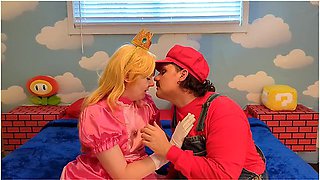 Princess Peach Gets A Huge Creampie From Mario - Mamma Mia! - Halloween Cosplay