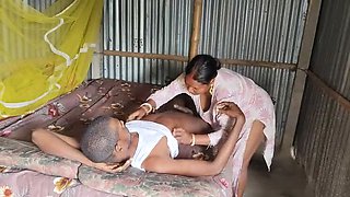 Desi Bhabhi Chut Chatayi Aur Pani Nikala - Hot Indian Aunty Sex