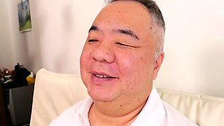 Old pussy teaches young pussy