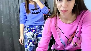 Sexy teen babe fingering her hot pussy in solo masturbation