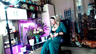 My stepmom is my webcam slut! Immodest dancing, close-up pussy and honest masturbation of a bitch in 45+ format!