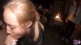 Ffm Threesome Sucking On The Backyard