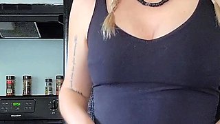 Amateur blonde teen solo dildo