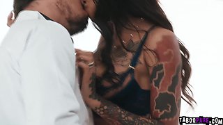 Doctor RObby Apples cannot resist Ravyn Alexa and fucks her