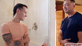 Des Irez Bathe and Fucked with Luca Mazzi