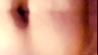 Montando consolador gimiendo rico