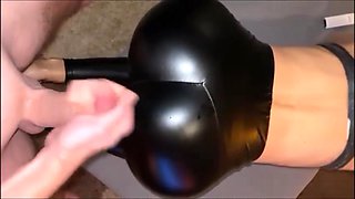 ses ejacs sur mon joli cul