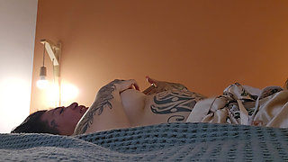 Tattooed Mature Woman Has Bareback Sex with a Colombian