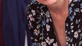 Sophia Smith - Help Me Out - JOI