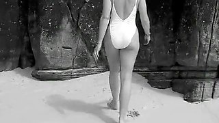 Sunbathing MILF Amateur Video