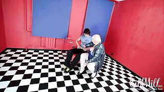 Glamour lass's anal play porn