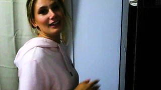 A friend of the sister asked to live, but the dick is big