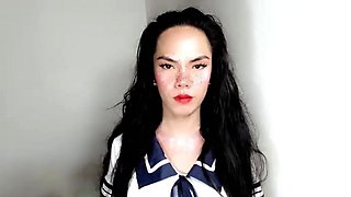 Nerdy amateur british teen babe masturbates