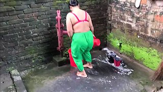 I suddenly see my step aunty cleaning clothes I went behind her and started fucking her ass