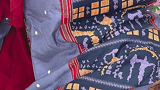 Komal's Neighbour Came to Ask for Sugar, but May Had Gone to the Toilet