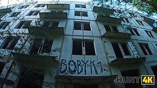 Hunt4k. red haired babe was really innocent to screw while gf was seeing