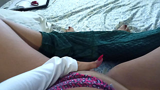 Stepdaughter remembers her stepfather, wakes up horny and plays with her pussy while watching porn